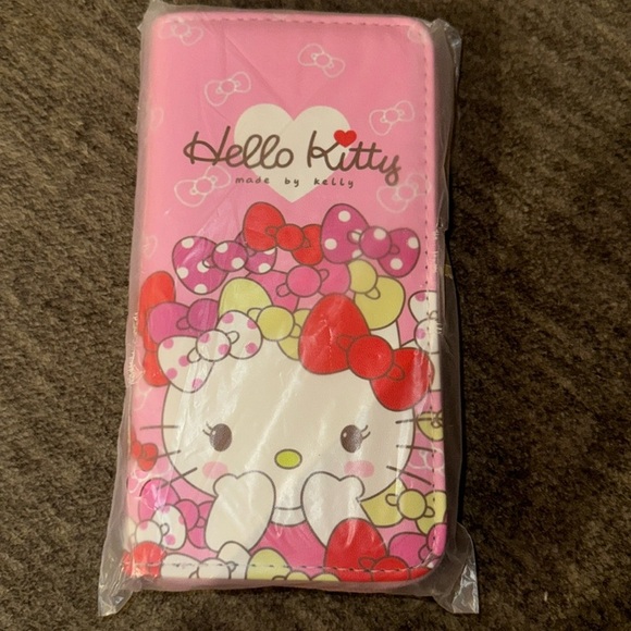 Hello Kitty Handbags - Hello kitty bow tie‎ style wallet